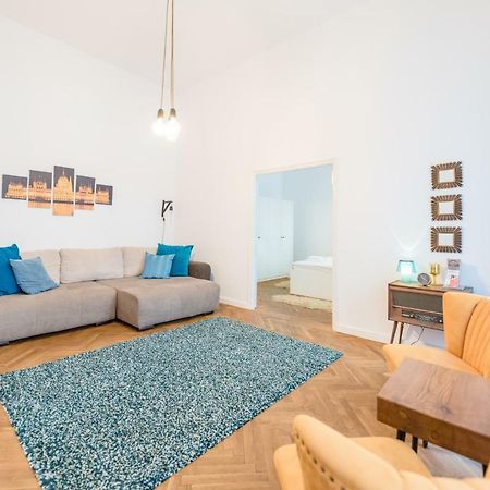 Oasis Apartments - Liberty Square Budapest Luaran gambar