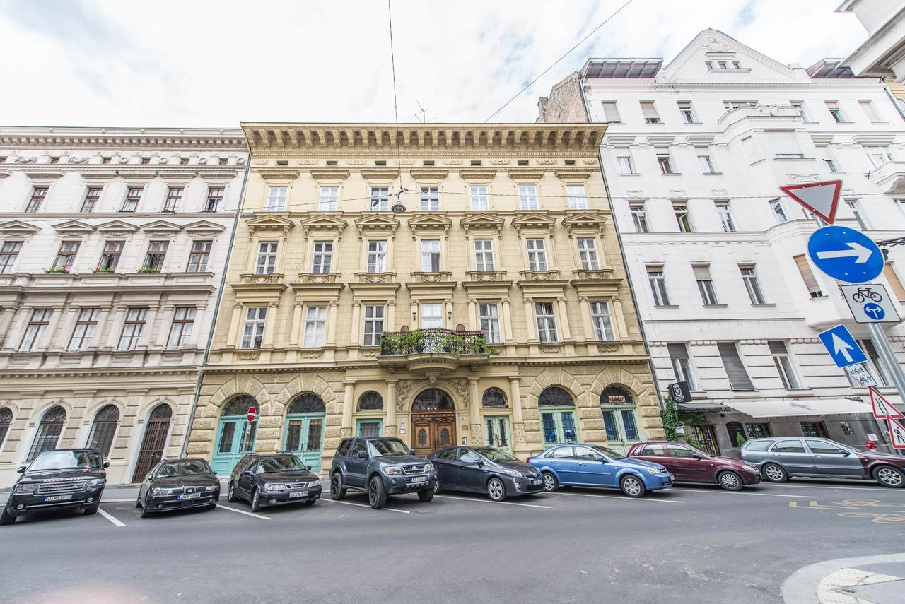 Oasis Apartments - Liberty Square Budapest Luaran gambar