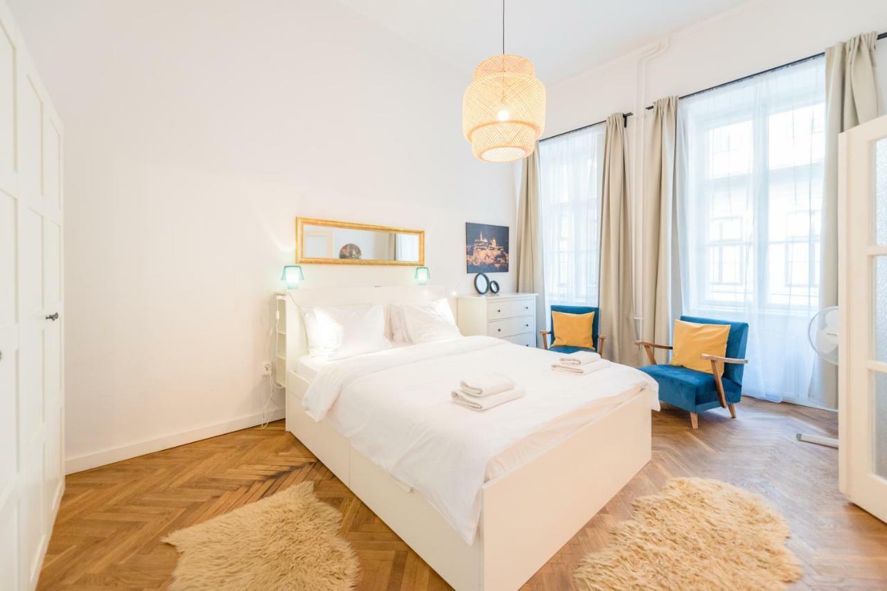 Oasis Apartments - Liberty Square Budapest Luaran gambar