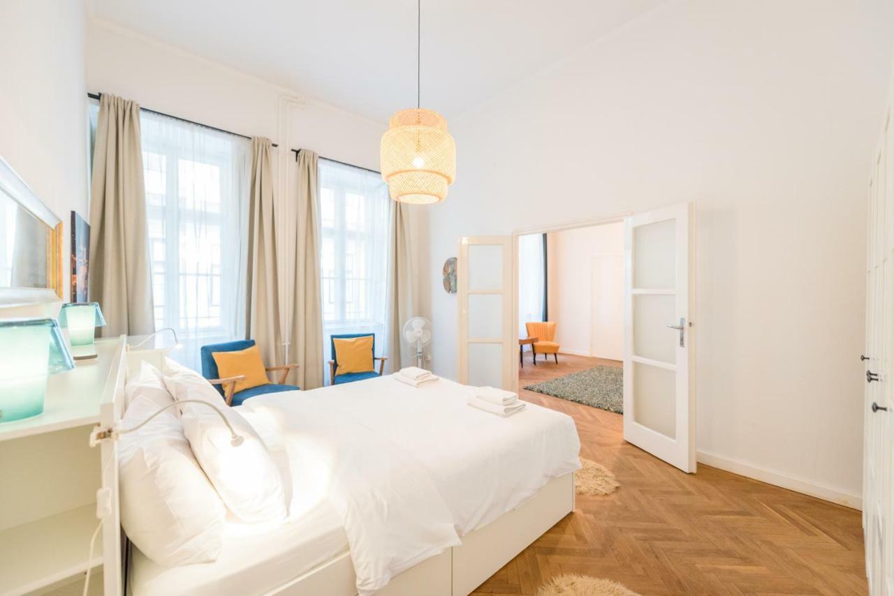 Oasis Apartments - Liberty Square Budapest Luaran gambar
