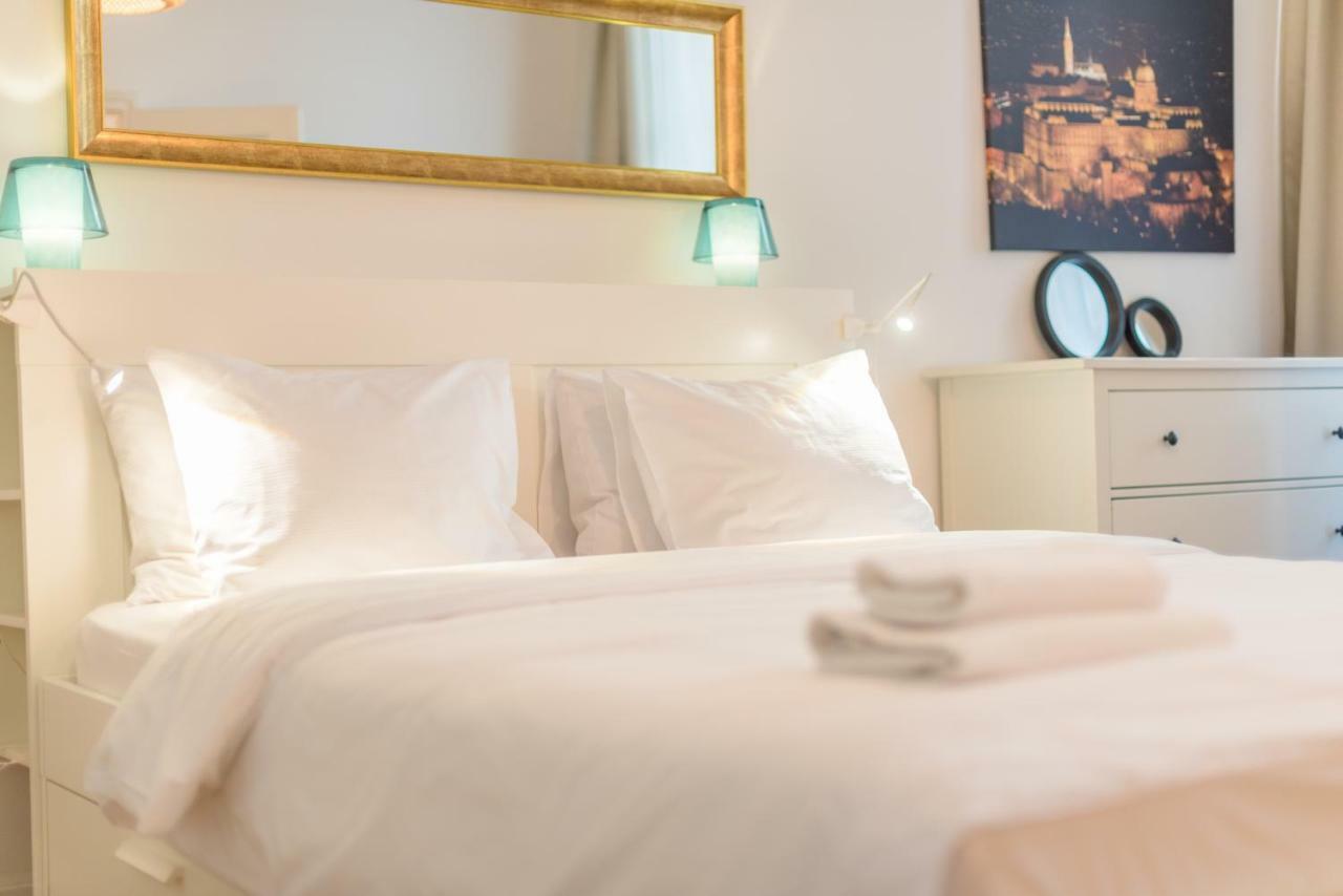 Oasis Apartments - Liberty Square Budapest Luaran gambar