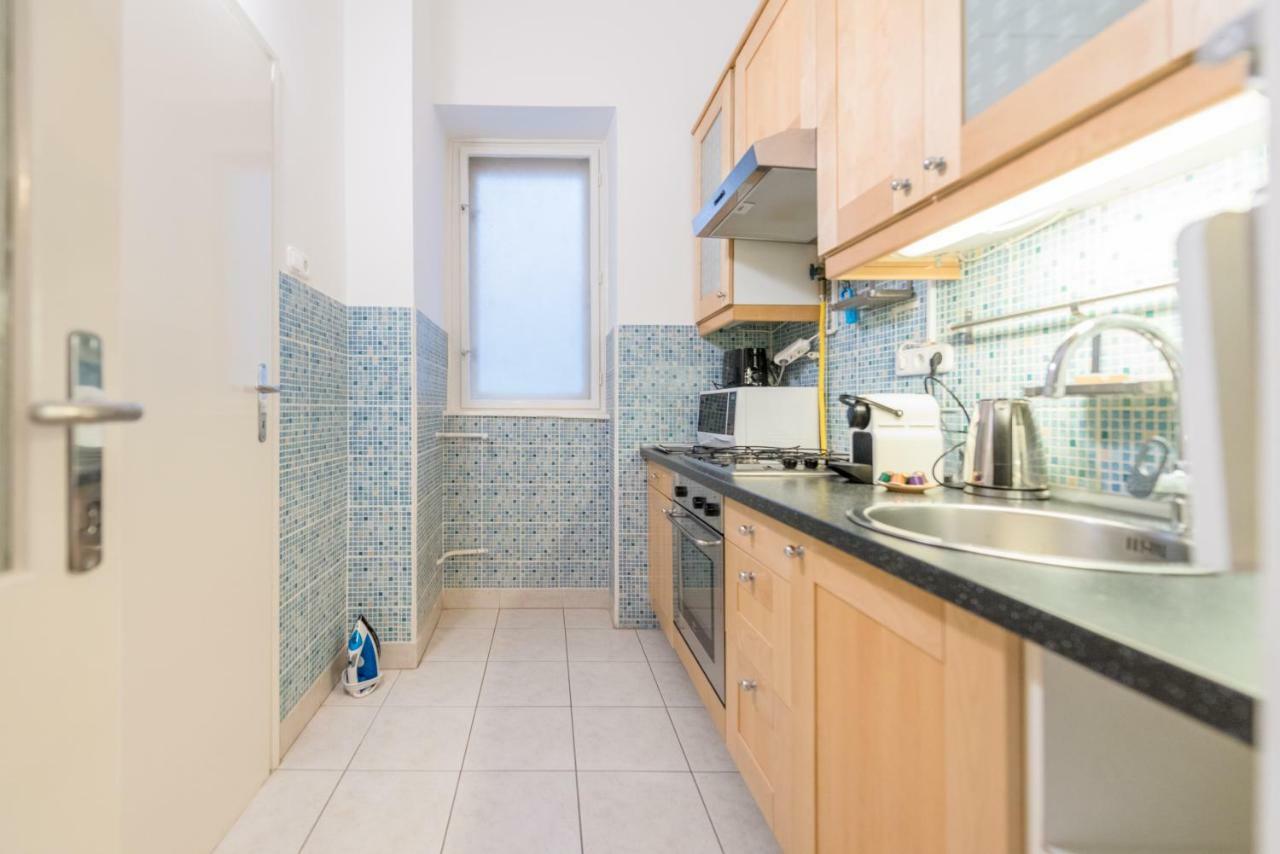Oasis Apartments - Liberty Square Budapest Luaran gambar